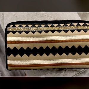 UNIQUE STYLE TORY BURCH LEATHER WALLET